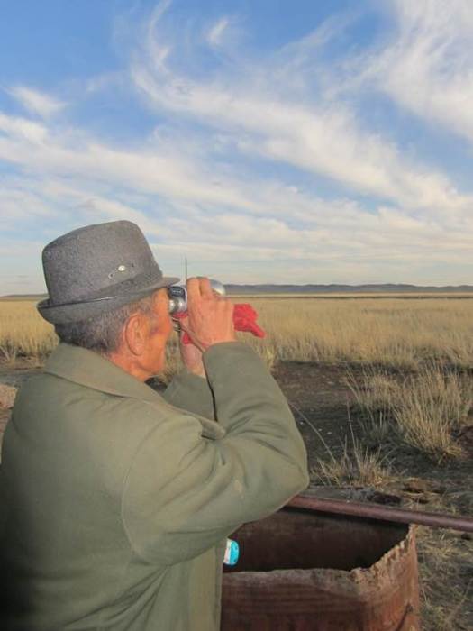A telescope is an essential tool for herders. Damrin is watching the sheep through his telescope. 